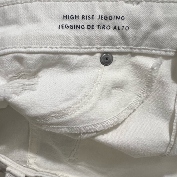 Universal Thread Distressed Jeans - Picture 4 of 5